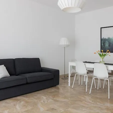 Italianflat - Via Adami, 3 Bedroom Flat, Free Parking