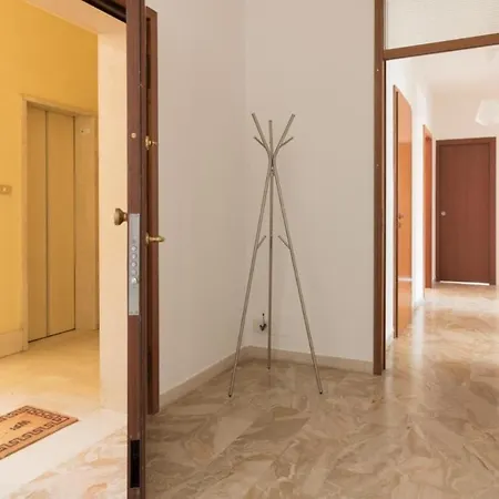 Italianflat - Via Adami, 3 Bedroom Flat, Free Parking