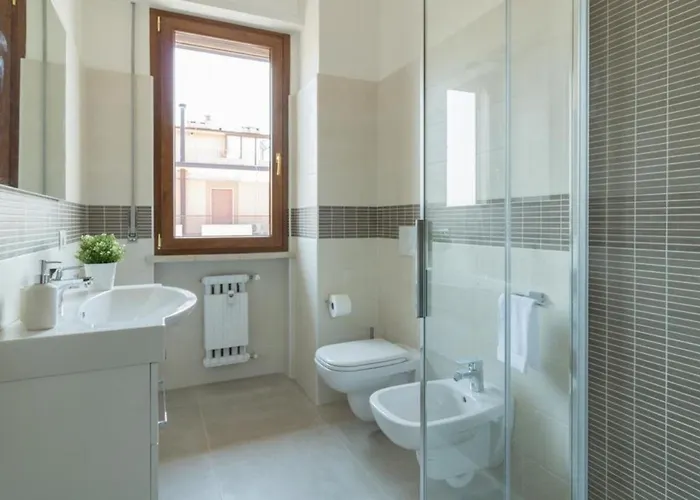 Italianflat - Via Adami, 3 Bedroom Flat, Free Parking *