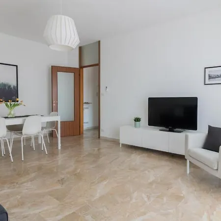 Italianflat - Via Adami, 3 Bedroom Flat, Free Parking شقة