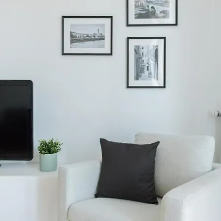 Italianflat - Via Adami, 3 Bedroom Flat, Free Parking * Βερόνα